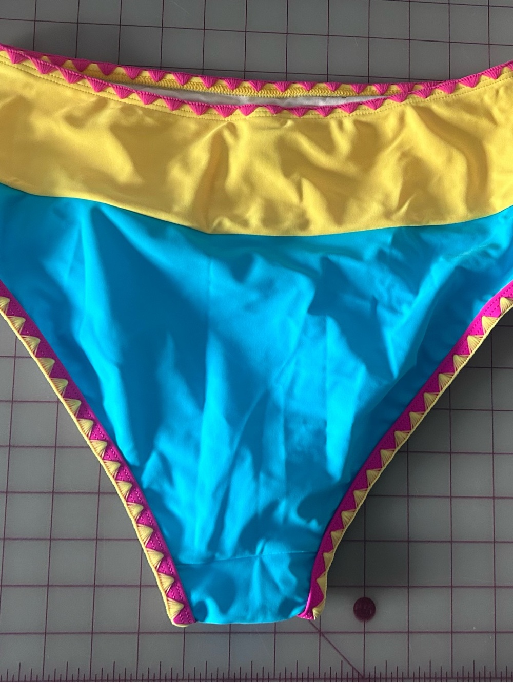 Popvil Colorblock Tank Bikini Set with Zigzag Trim - Picture 5 of 7